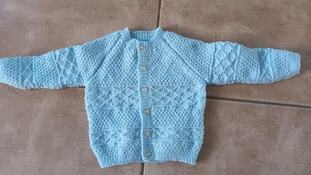 Hand gebreid vestje nieuw baby blauw, Ophalen of Verzenden, Nieuw, Jongetje of Meisje, Truitje of Vestje