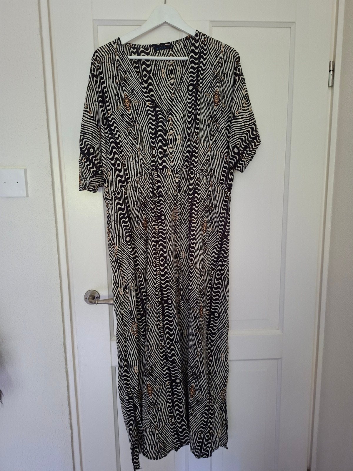 Luchtige zomerjurk Bindi XXL - 100% viscose met print, Kleding | Dames, Bindi, Zwart, Maat 46/48 (XL) of groter, Ophalen of Verzenden