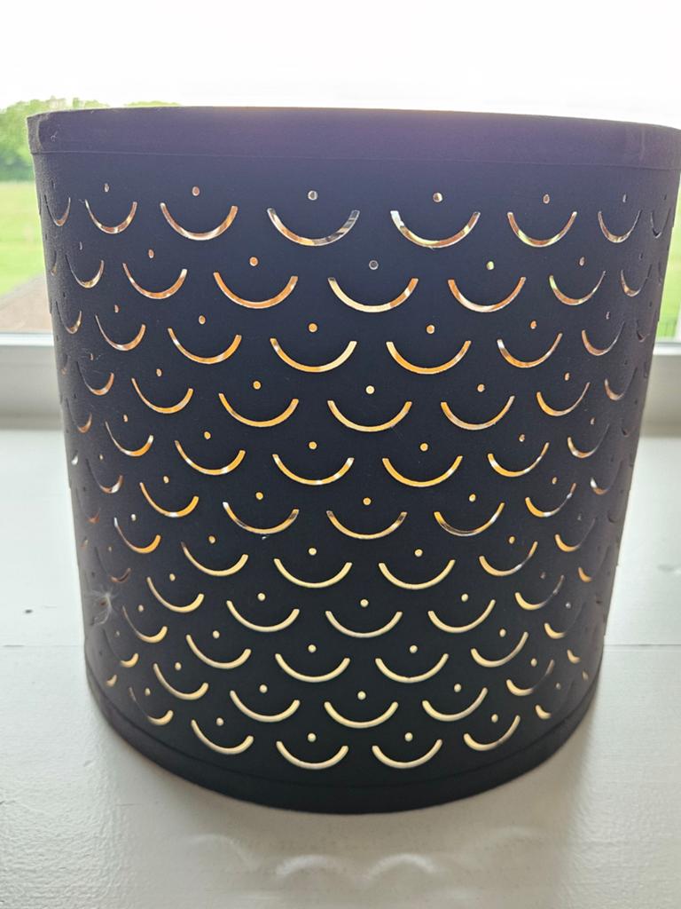 2 Ikea Nymö lampenkappen zwart met goud samen 20 euro, Ophalen, 25 tot 50 cm, Zwart, Rond