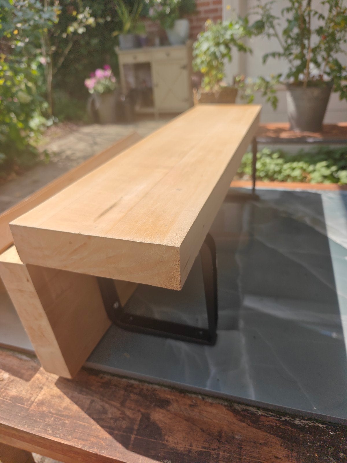 massief maple planken met metalen beugels, Ophalen, Zo goed als nieuw