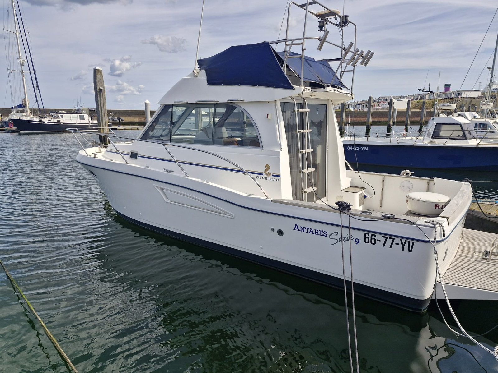 Beneteau Antares serie 9 fly bridge, Watersport en Boten, 9 m, Gebruikt, Binnenboordmotor, Diesel