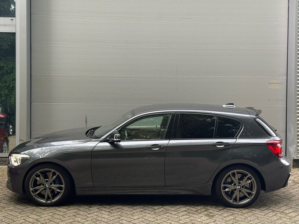 BMW 1-serie M135i xDrive l Xenon l Volleder l Navi l Cruise, Auto's, BMW, Euro 5, Gebruikt, Beige, 320 pk