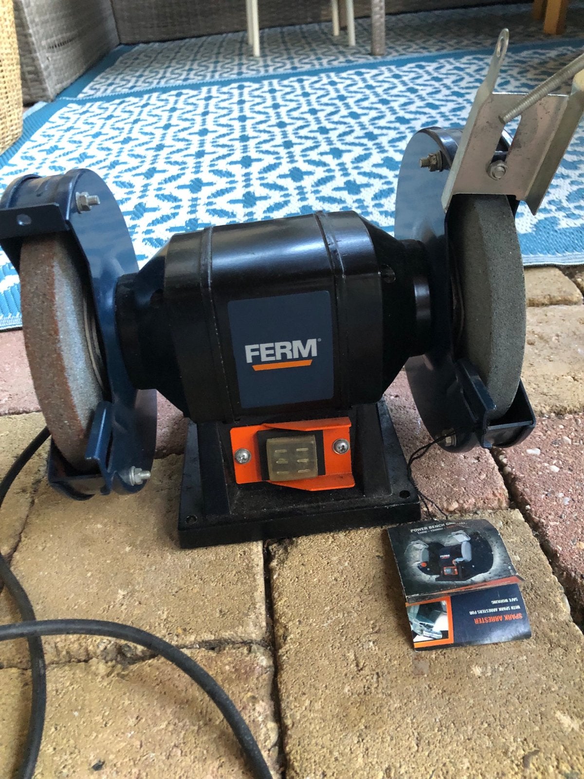 Ferm BGM1019 Werkbankslijpmachine - Perfecte staat, Ophalen, Zo goed als nieuw, Minder dan 700 watt, Werkbankslijpmachine
