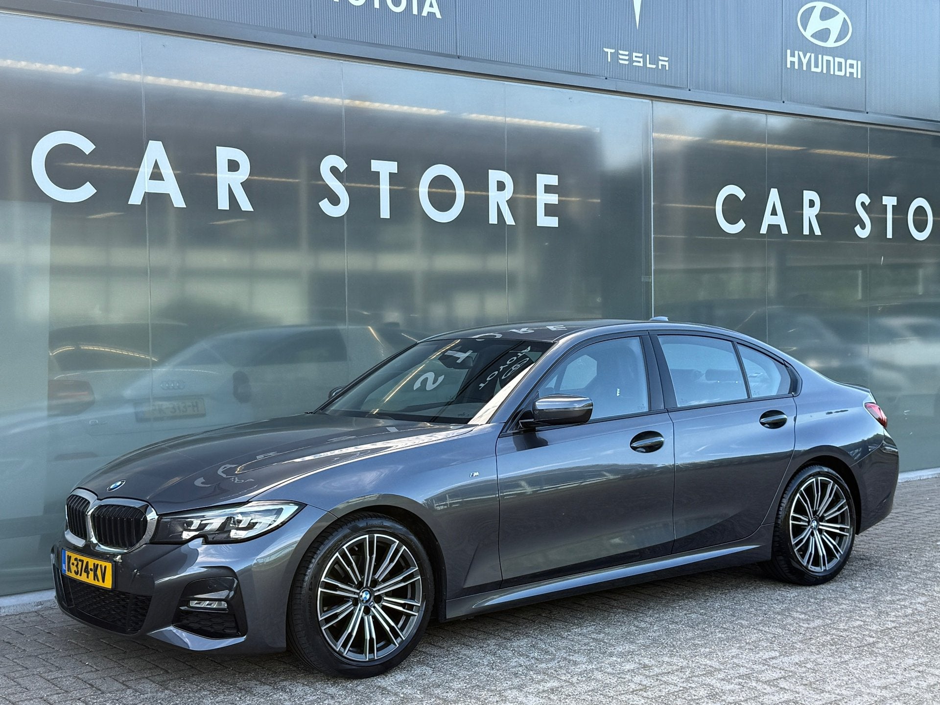 BMW 3-serie 320i High Executive M-Sport Dealer onderhouden, Auto's, Automaat, 1998 cc, Achterwielaandrijving, Gebruikt