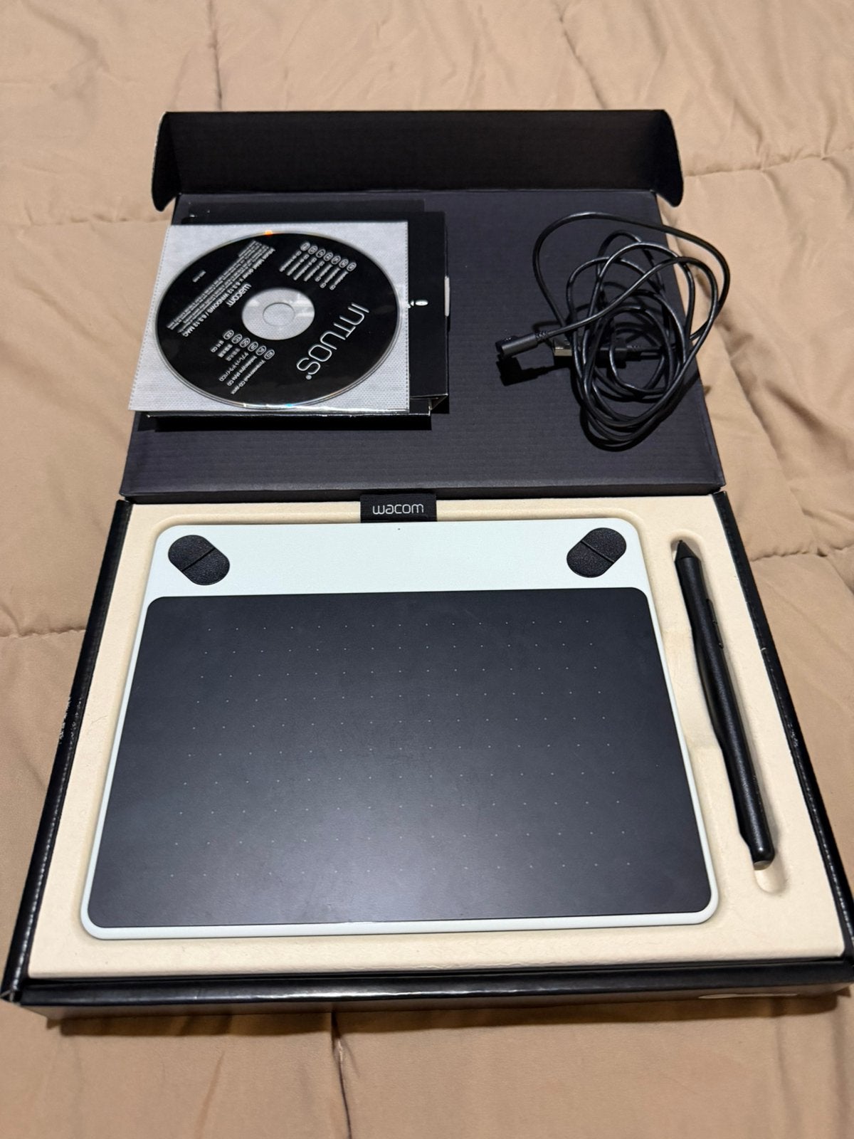 Wacom intuos small wit, Computers en Software, Tekentablets, Ophalen, Zo goed als nieuw
