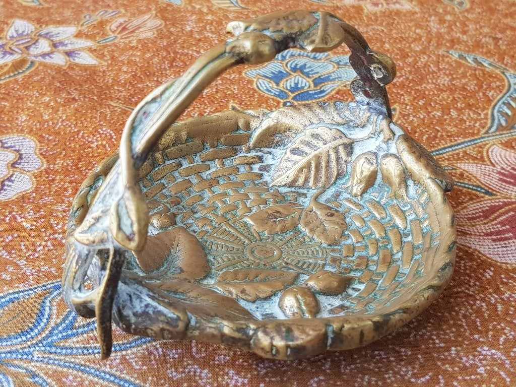 Mooi antiek brons schaaltje uit Engeland 11,5 cm. uit 1860.