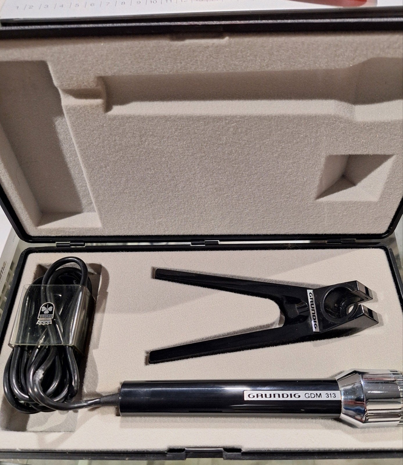 Grundig GDM 313 Microfoon met standaard en kabel, Muziek en Instrumenten, Ophalen, Zo goed als nieuw