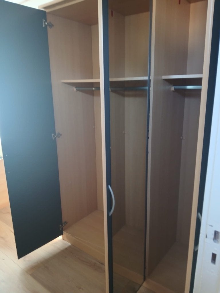 Kledingkast met spiegel en planken, Ophalen, Met deur(en), Gebruikt, 100 tot 150 cm