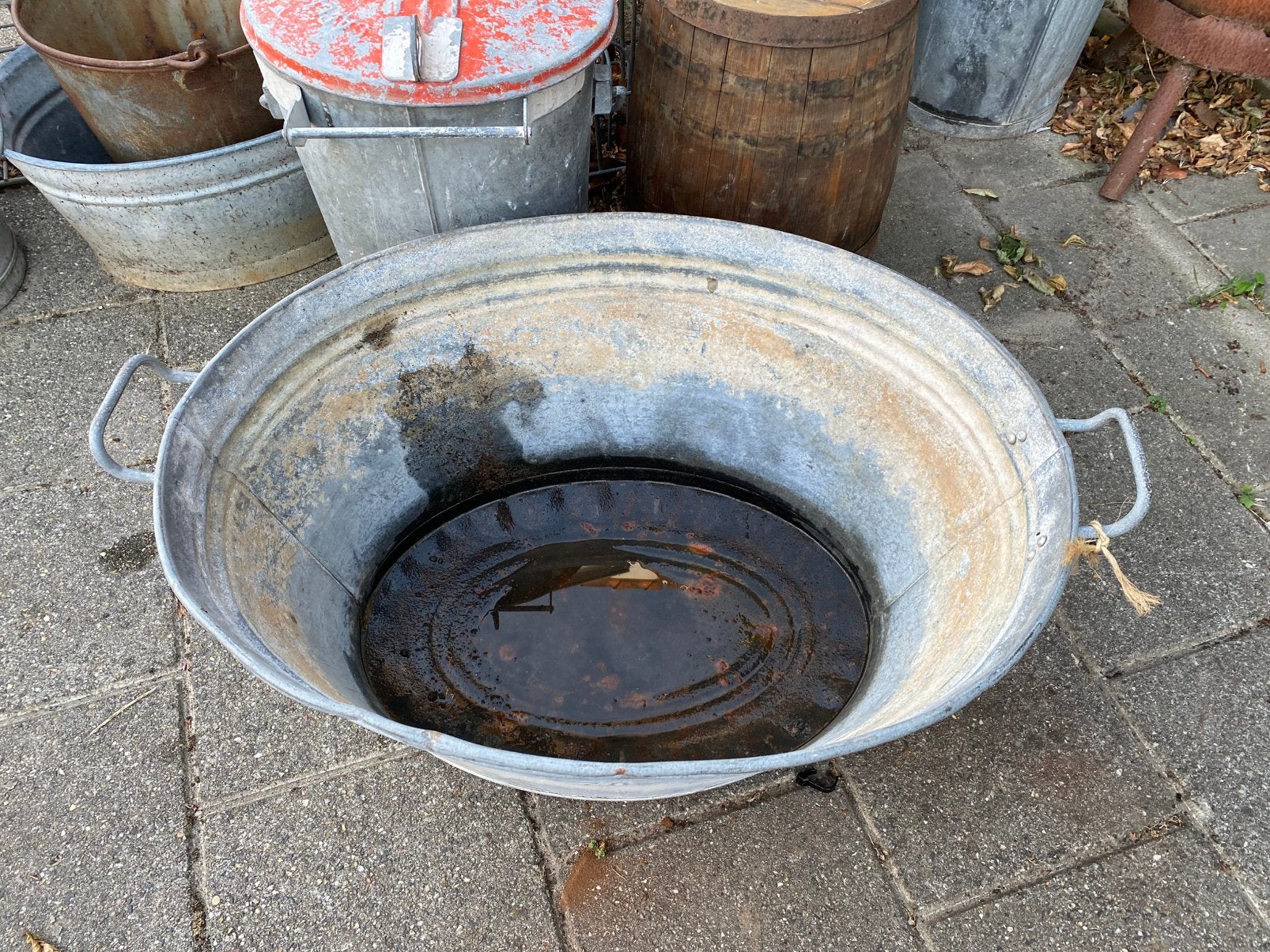 Grote zinken wasteil, Ophalen