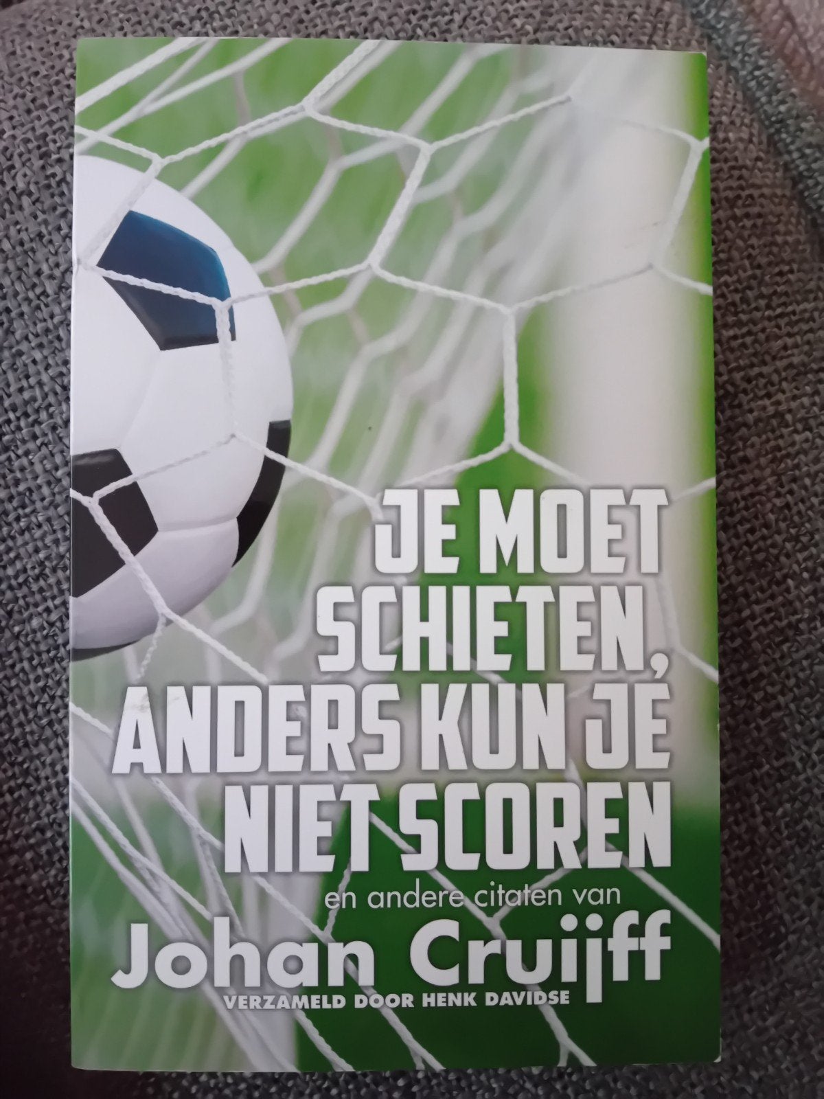 Johan Cruijff - Je moet schieten, anders kun je niet scoren, Johan Cruijff, Ophalen of Verzenden, Zo goed als nieuw, Balsport