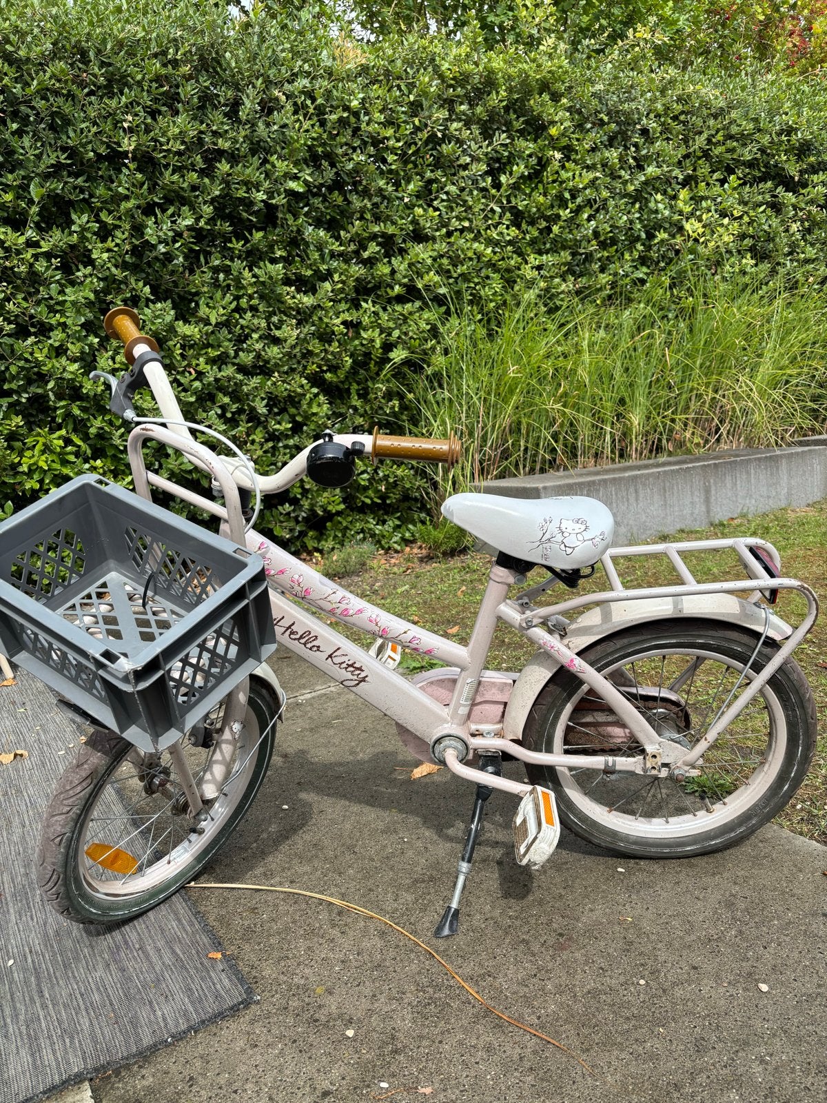 Hello Kitty kinderfiets 16 inch, Ophalen, Gebruikt, Velgrem, 16 tot 20 inch