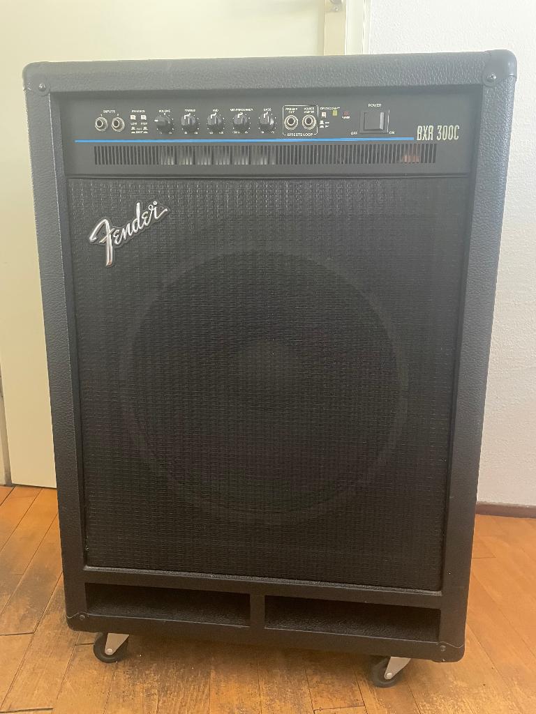 prima basversterker Fender BXA 300C, Muziek en Instrumenten, Ophalen, Gebruikt, Basgitaar, 100 watt of meer