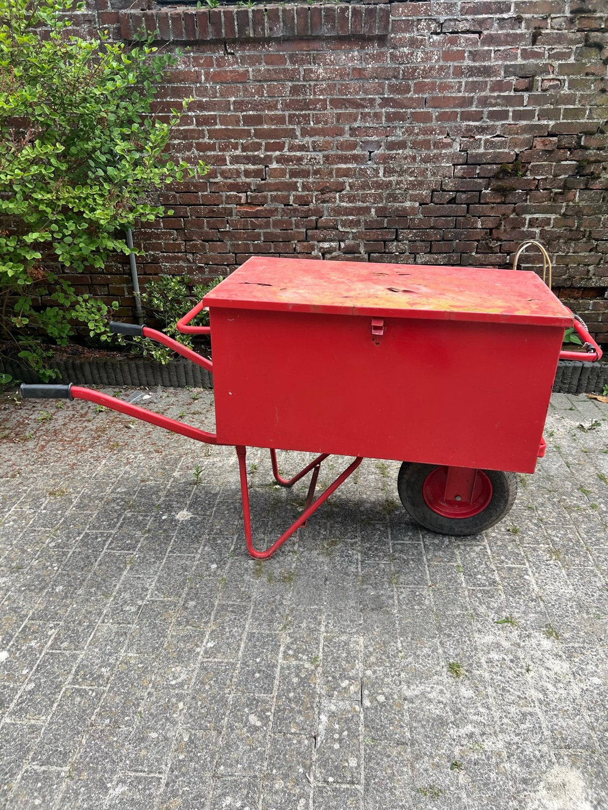 Bouwkruiwagen met opbergkist - Robuust en Handig, Ophalen of Verzenden, Gebruikt, Handmatig, Eenwielig