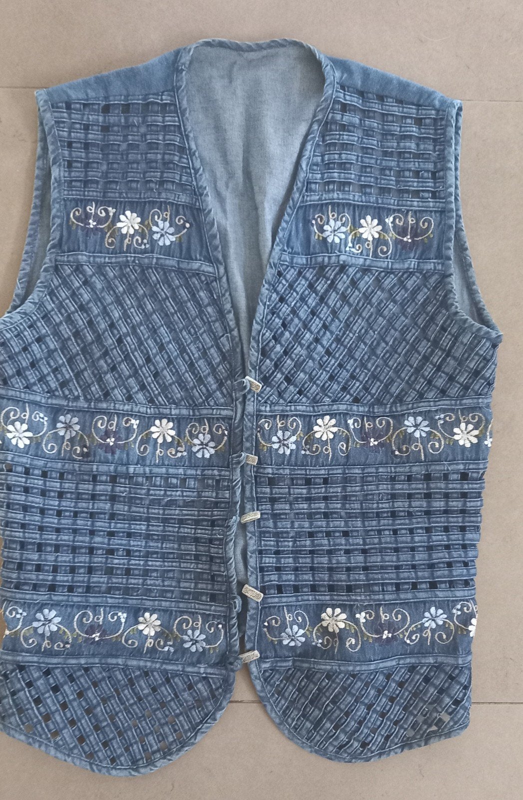 Vintage oversized denim spijkergilet met borduursel, Ophalen of Verzenden, Zo goed als nieuw, Maat 46/48 (XL) of groter, Blauw