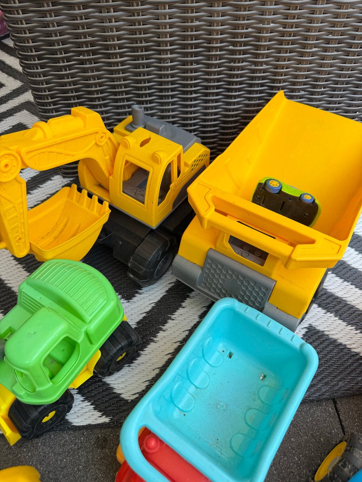 Grote set buiten speelgoed: graafmachines, kiepwagens en mee, Kinderen en Baby's, Speelgoed | Buiten | Los speelgoed, Ophalen