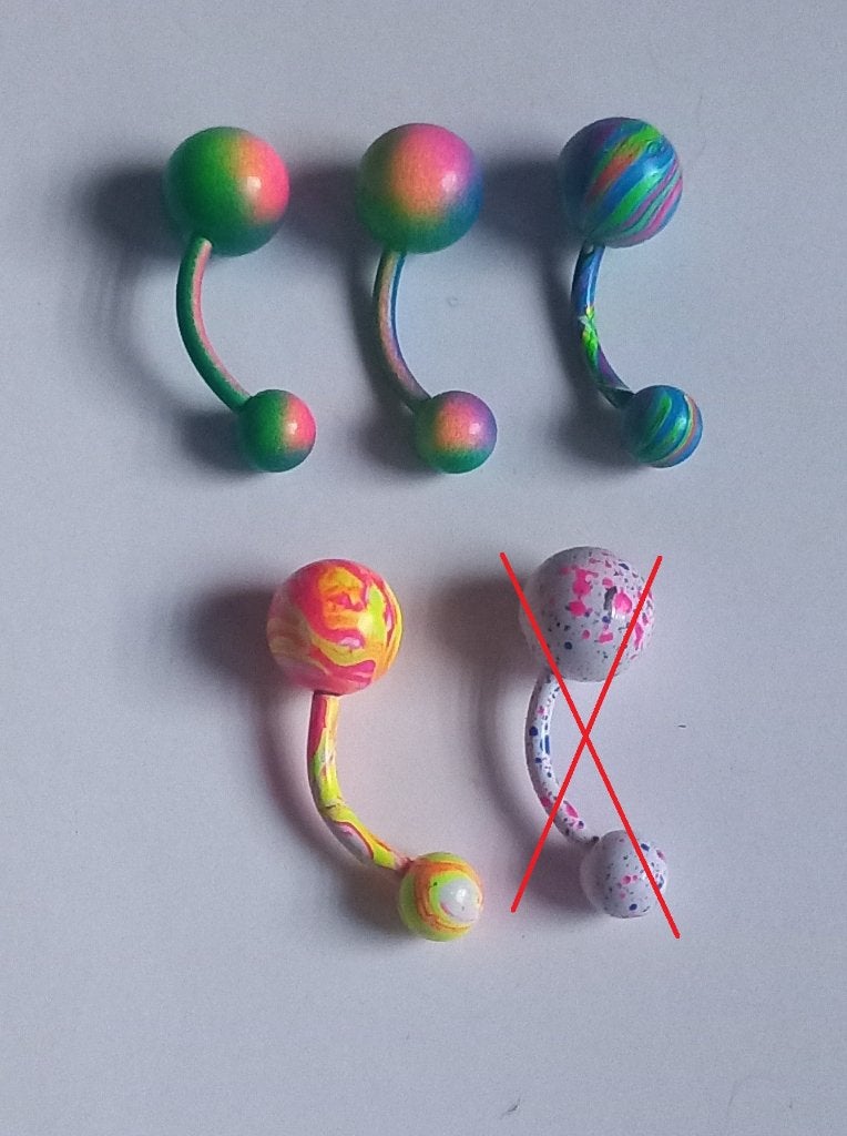 Felgekleurde navel piercings (banana bells), Sieraden, Tassen en Uiterlijk, Piercings, Ophalen of Verzenden, Nieuw, Staal, Navelpiercing
