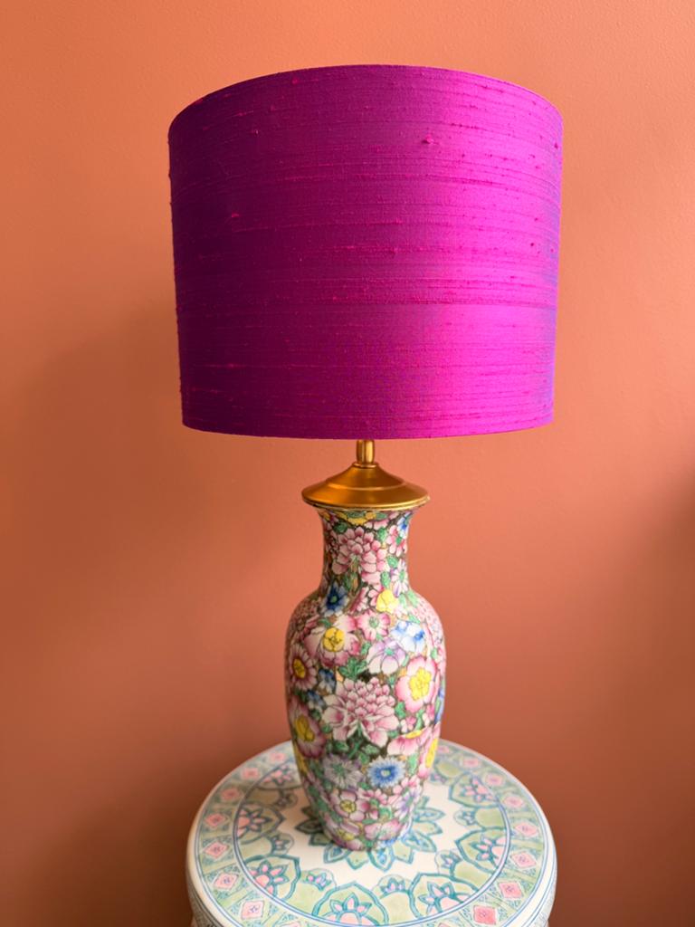 Chinese vaas-lamp met paarsroze ruwe zijden kap dia 25cm, Huis en Inrichting, Lampen | Tafellampen, Ophalen of Verzenden, Nieuw
