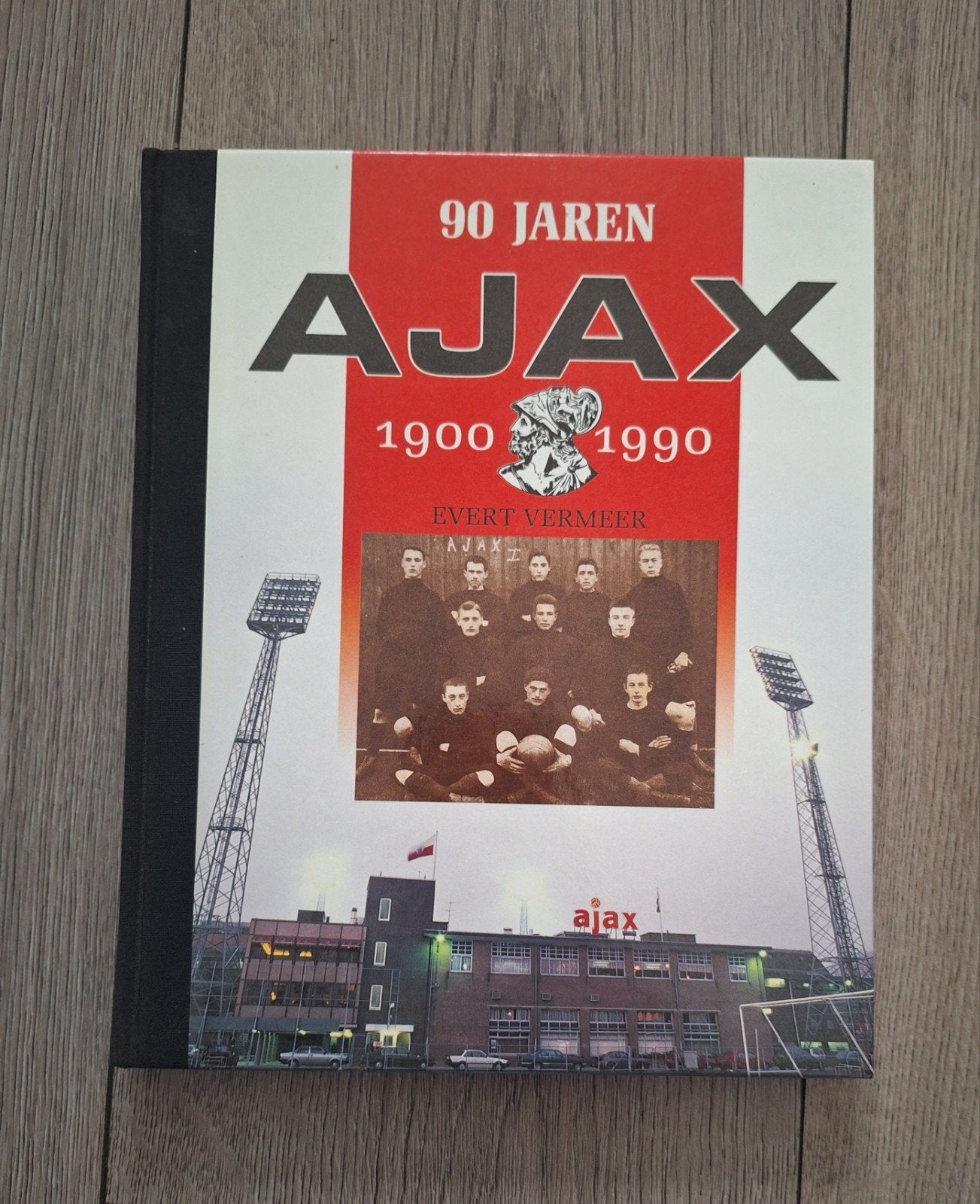 Ajax 90 jaar 1900–1990 – Evert Vermeer, Evert Vermeer, Ophalen of Verzenden, Zo goed als nieuw, Balsport