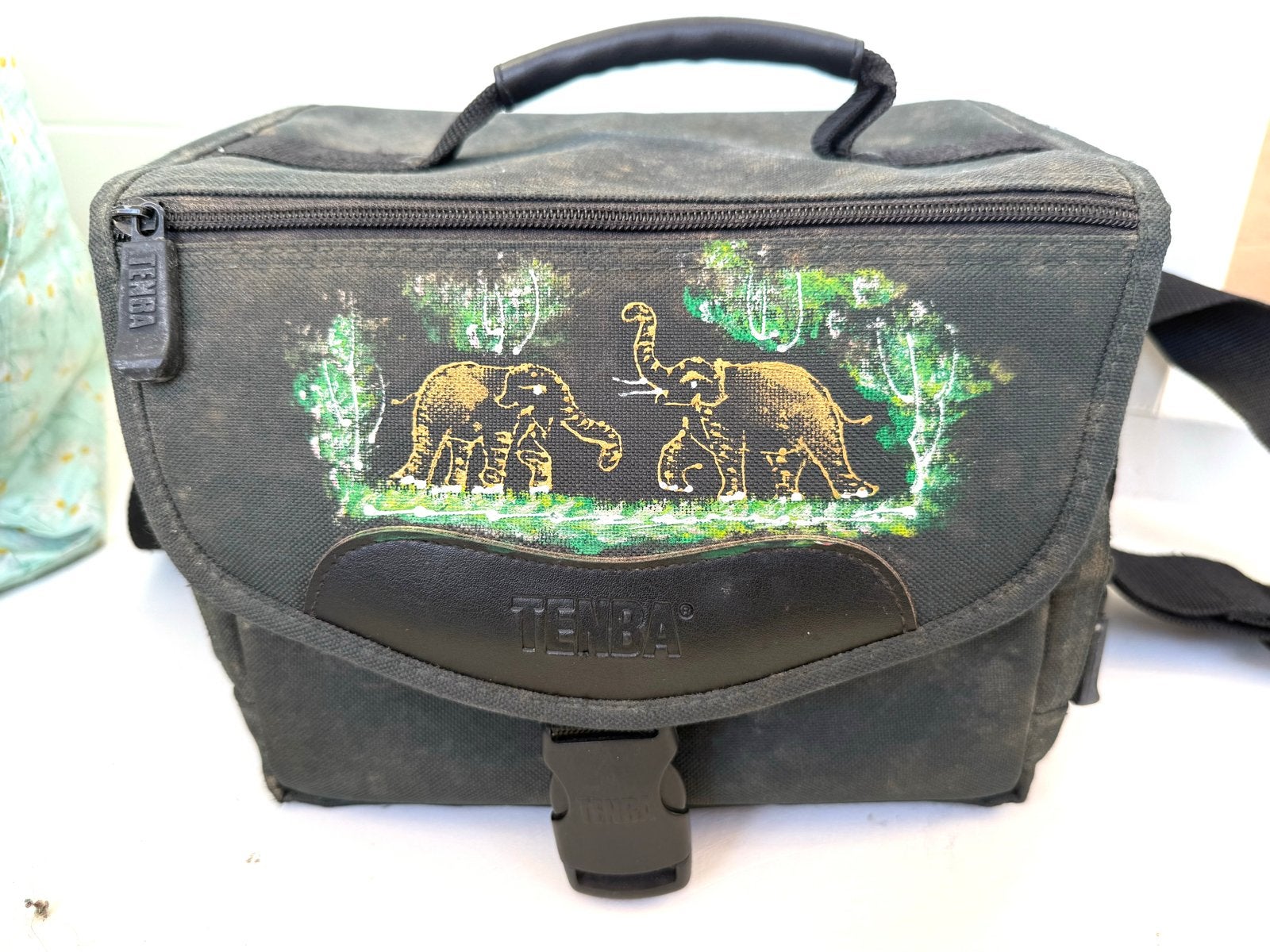Grote Tenba Camera Tas - Groen met Olifanten Design, Gebruikt, Tenba, Gevoerd, Ophalen of Verzenden