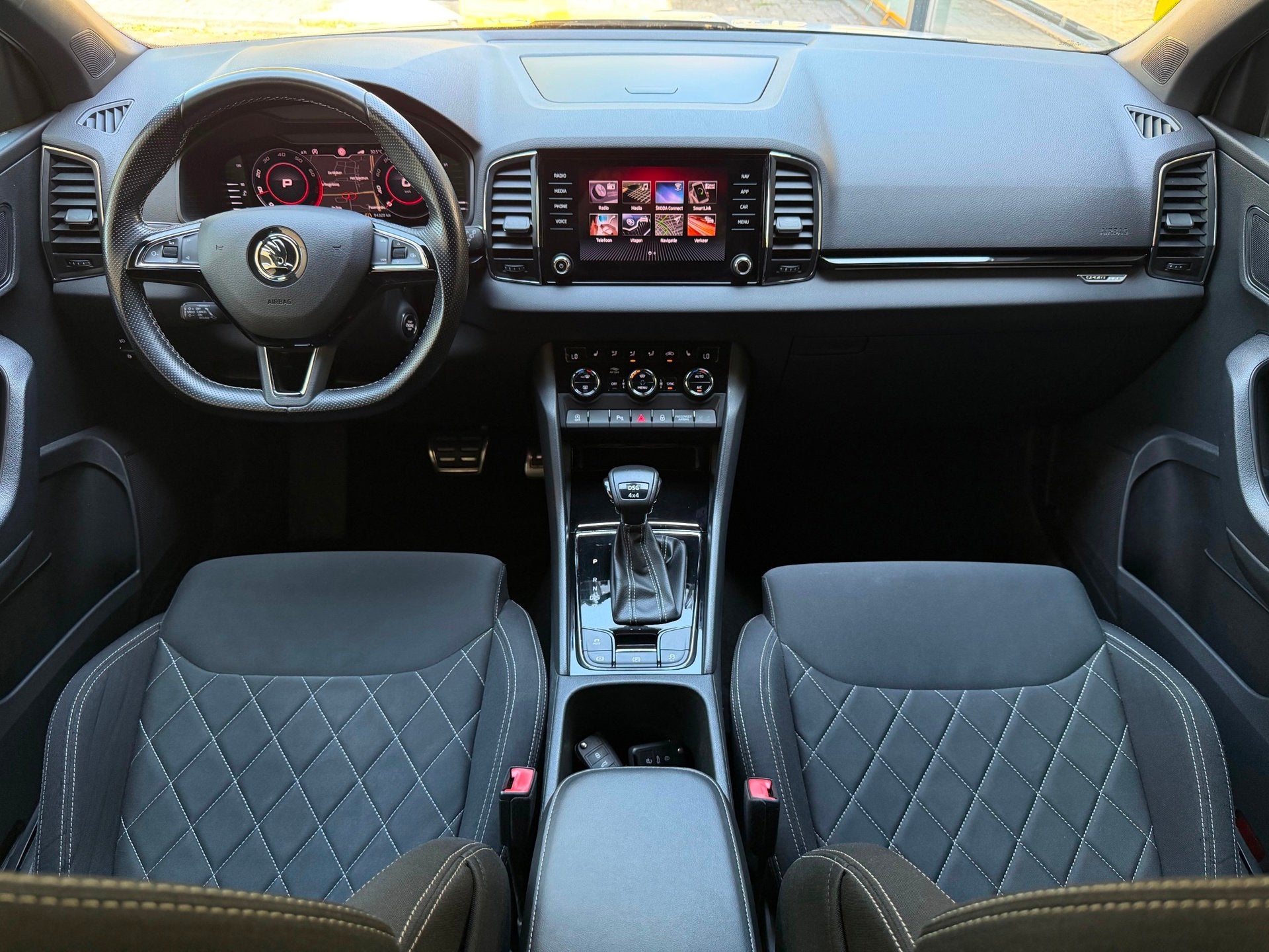 Skoda Karoq 2.0 TSI 4x4 Sportline ACC Virtual Full Option 20, Automaat, Stof, Gebruikt, 1465 kg
