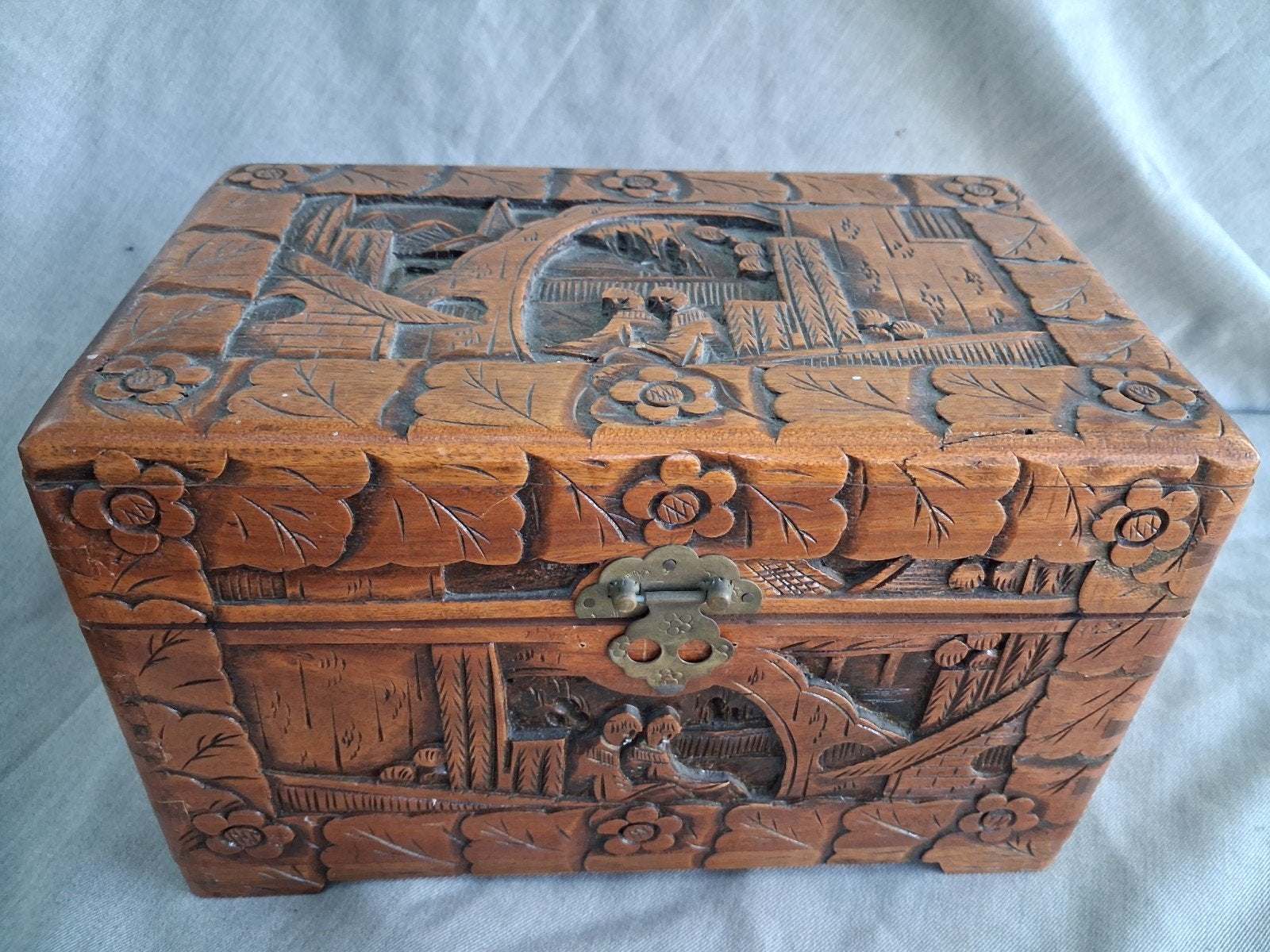 Houten Chinese kist, Siersnijwerk, Antiek en Kunst, Ophalen of Verzenden