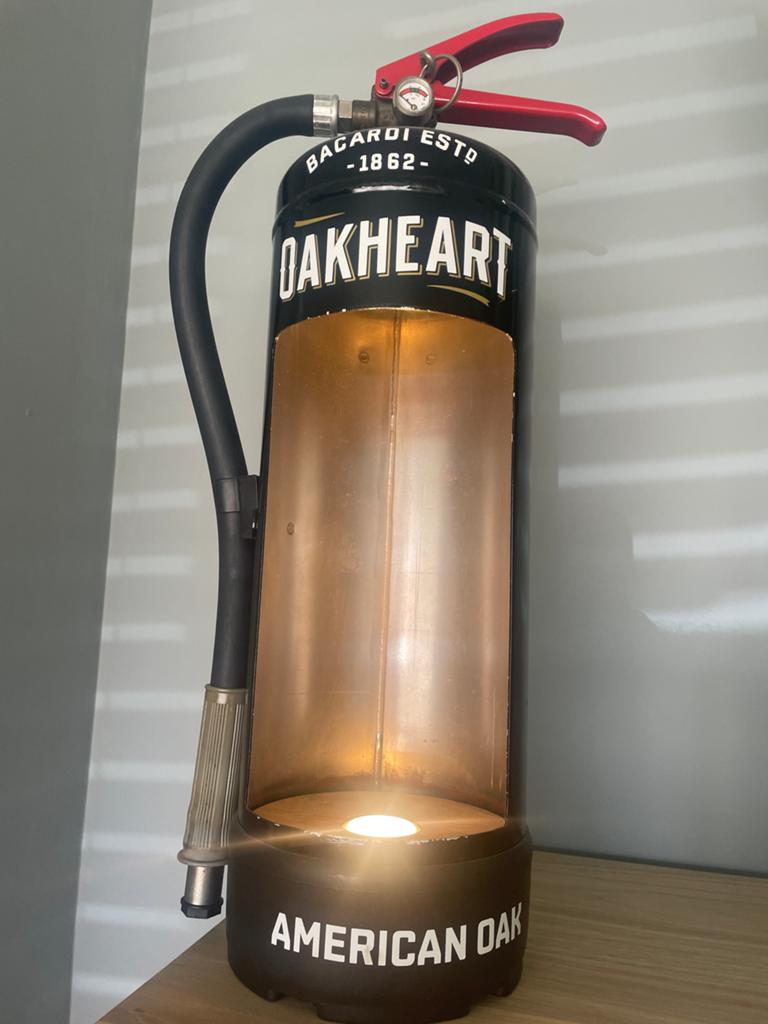 Unieke Bacardi Oakheart brandblusser lamp, Ophalen of Verzenden, Zo goed als nieuw, Metaal, 50 tot 75 cm