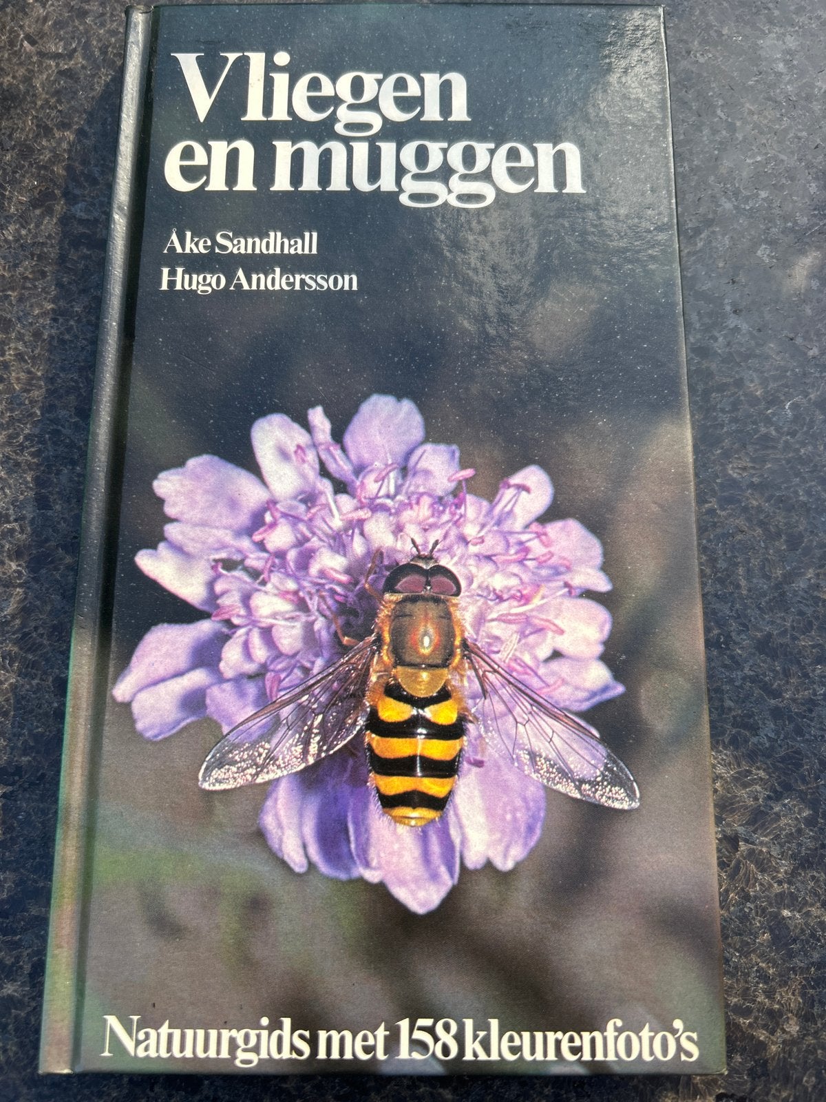 Vliegen en Muggen - Natuurgids met 158 kleurenfoto's, Ophalen of Verzenden, Zo goed als nieuw, Natuur algemeen