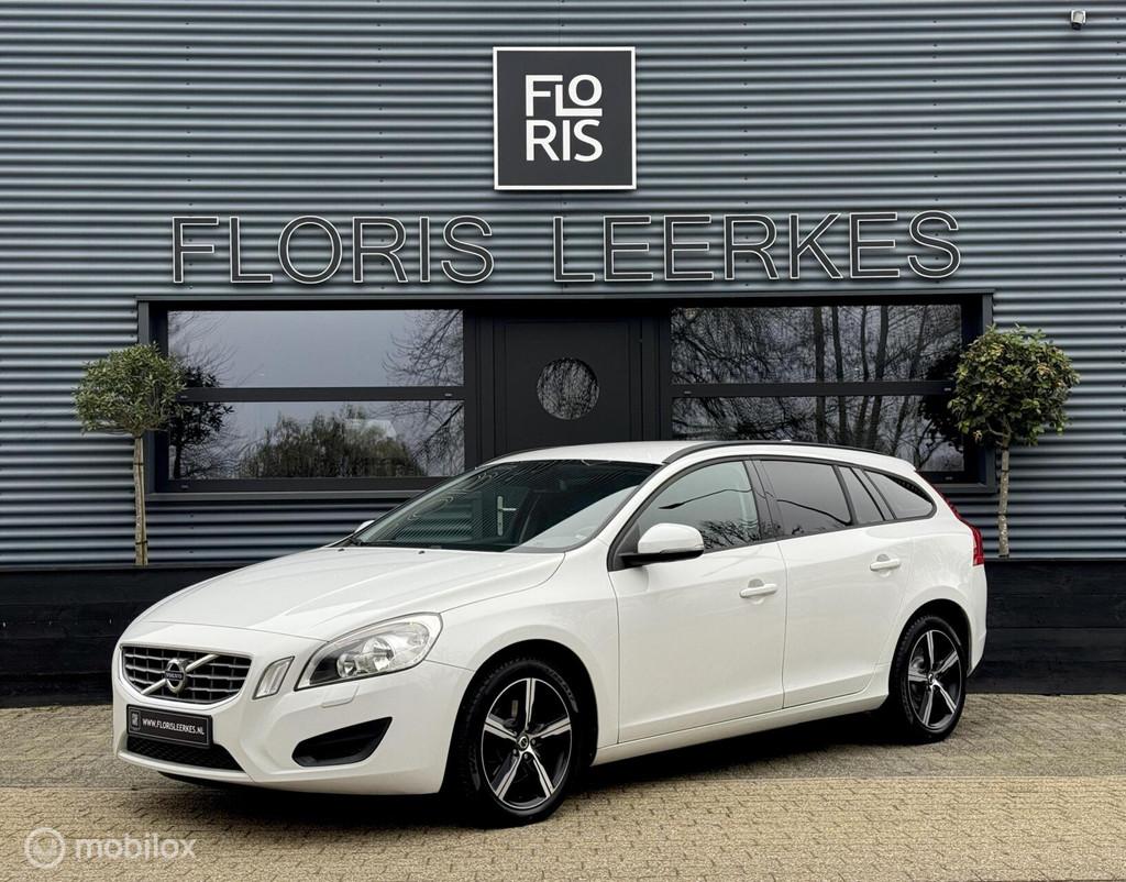 Volvo V60 1.6 T4 | Automaat | Navigatie | Cruise | 180 PK !, Gebruikt, 4 cilinders, 179 pk, Wit