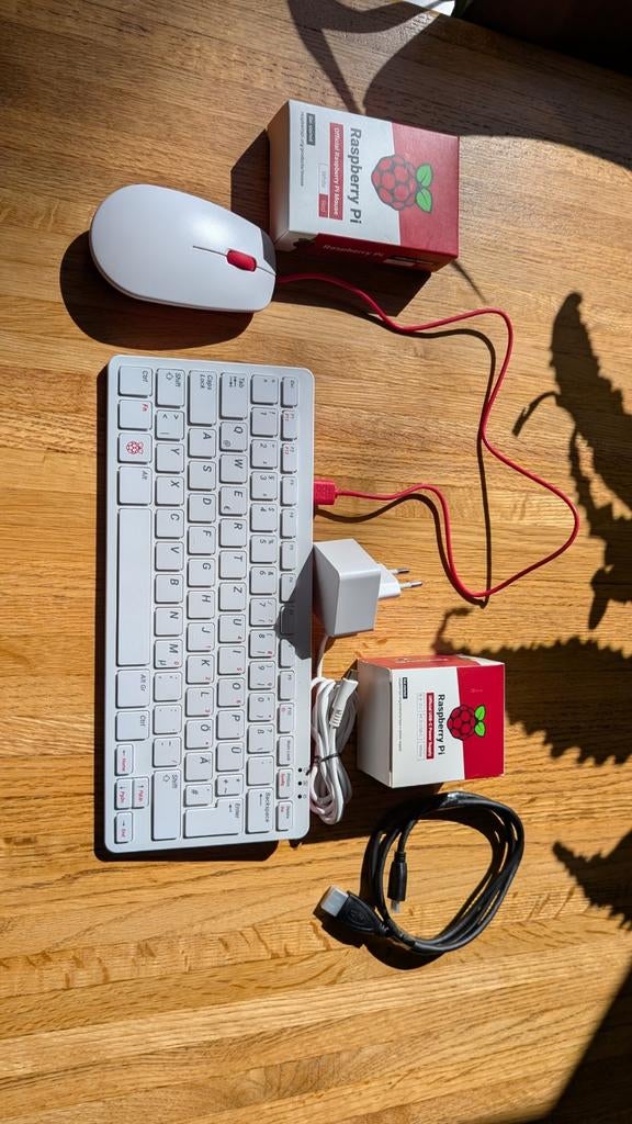 Nieuwe Raspberry Pi 400 compleet met accessoires, Geen interne opslag, Broadcom BCM2711, Minder dan 2 Ghz, Nieuw