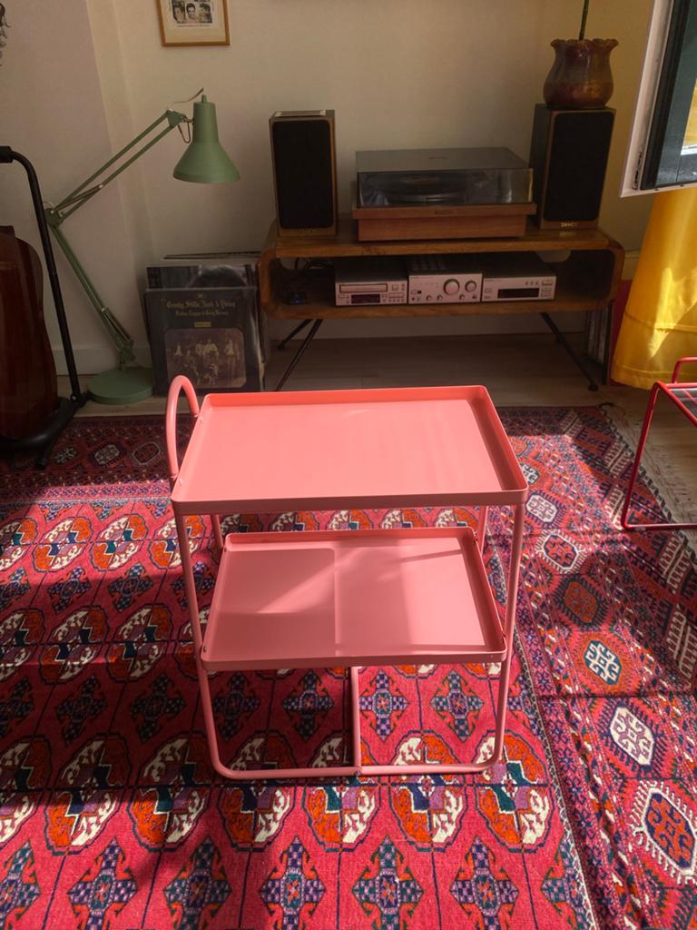 Roze metaal limited design Ikea bijzettafel, Ophalen, 50 tot 100 cm, Rond, Zo goed als nieuw