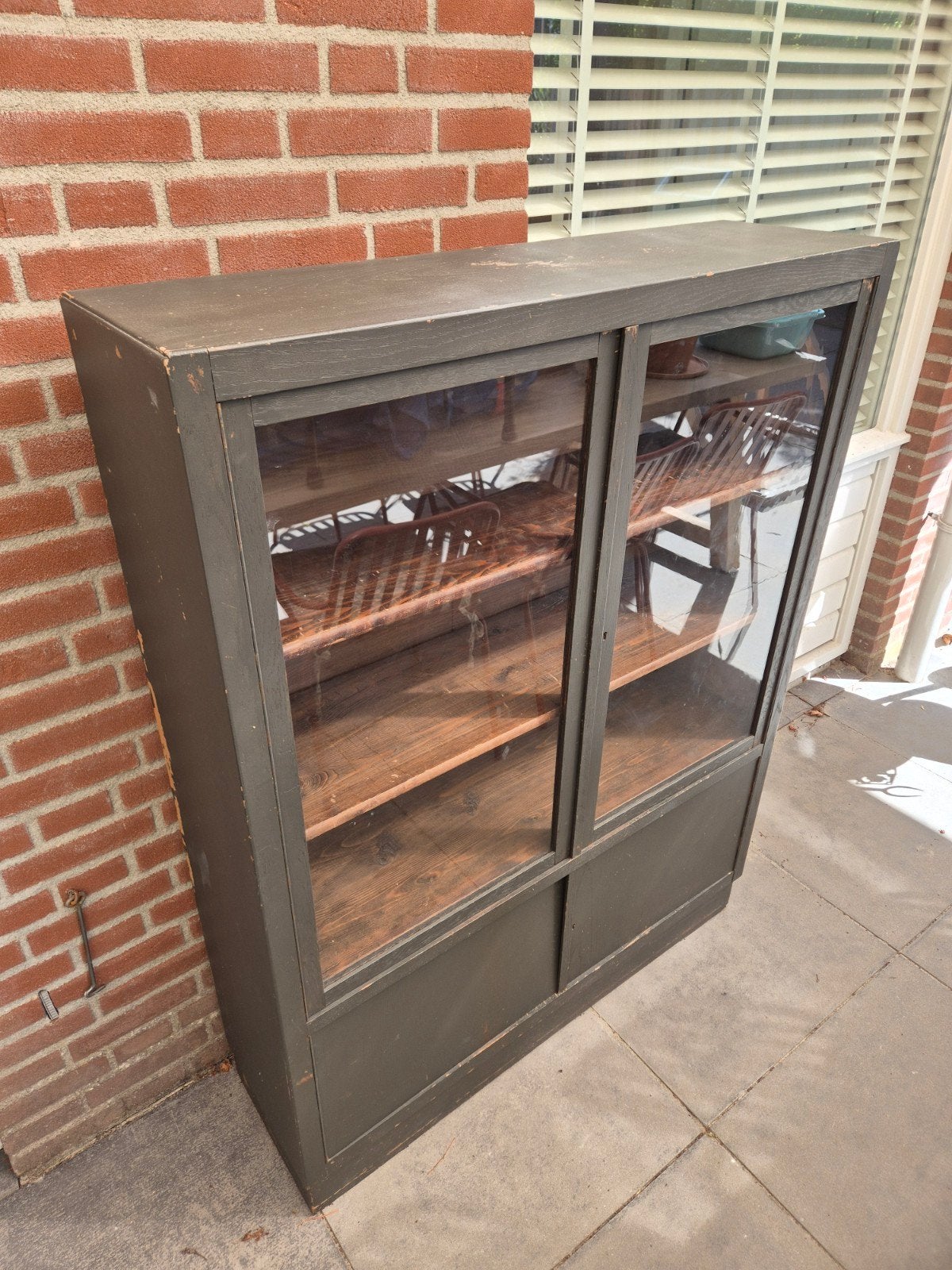 vintage kast, vitrine kast, Ophalen, Met deur(en), 100 tot 150 cm, 100 tot 150 cm
