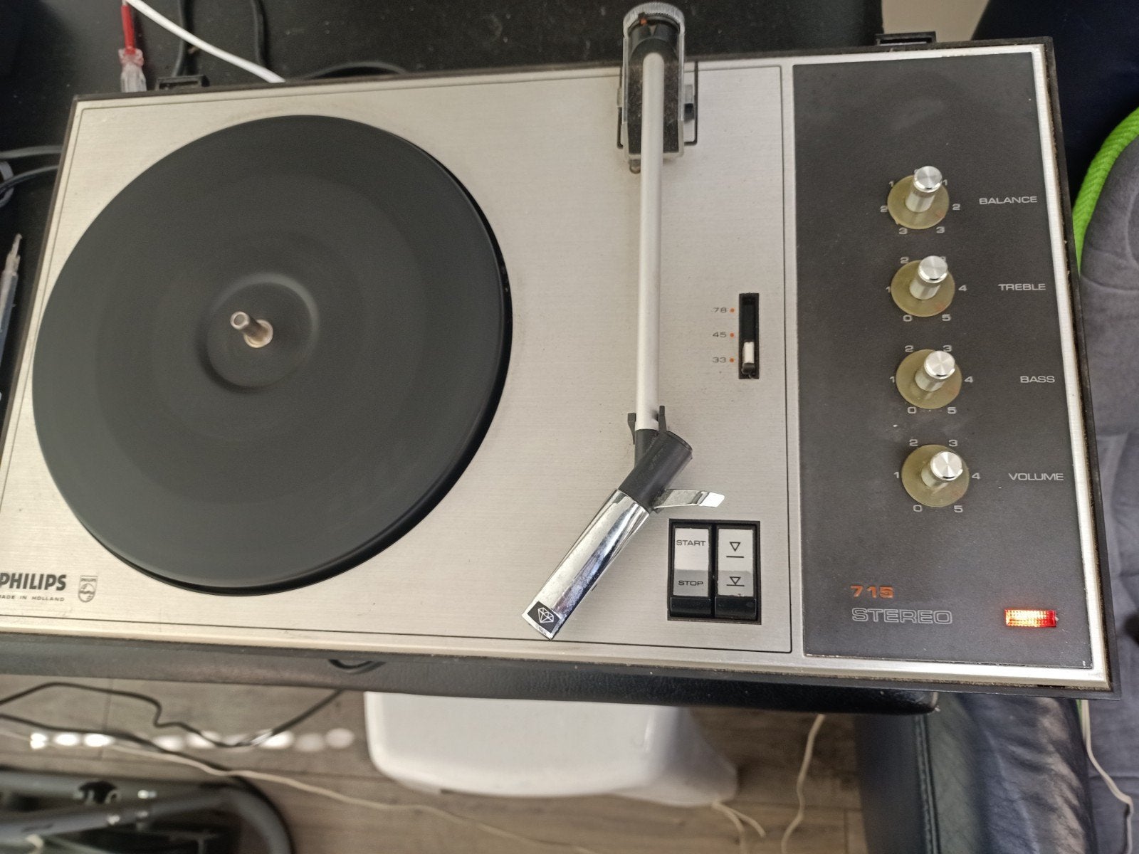 Philips 715 Stereo Platenspeler - Werkt redelijk, Audio, Tv en Foto, Platenspelers, Philips, Gebruikt, Pitch-regelaar, Ophalen of Verzenden