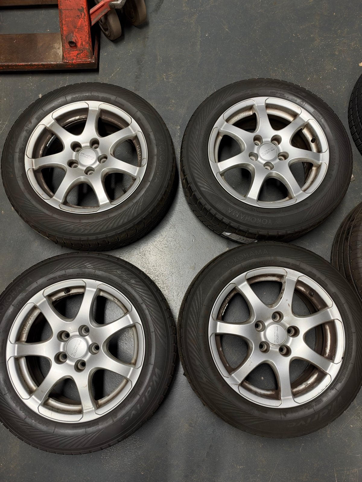 Anzio lichtmetalen toyota verso 5x114 winterbanden 205/60-16, Ophalen, Gebruikt, 16 inch, Banden en Velgen