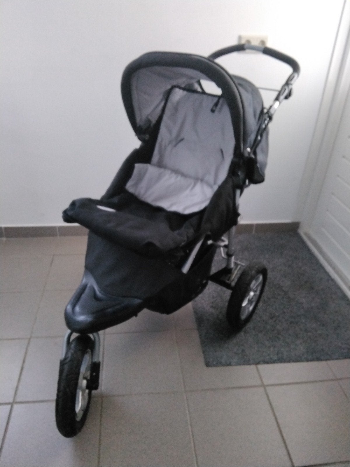 X-Adventure X-Trail Kinderwagen met reiswieg, Kinderen en Baby's, Kinderwagens en Combinaties, Gebruikt, Verstelbare duwstang