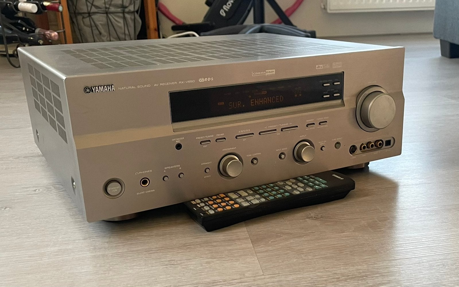 Yamaha RX-V650 versterker met afstandsbediening