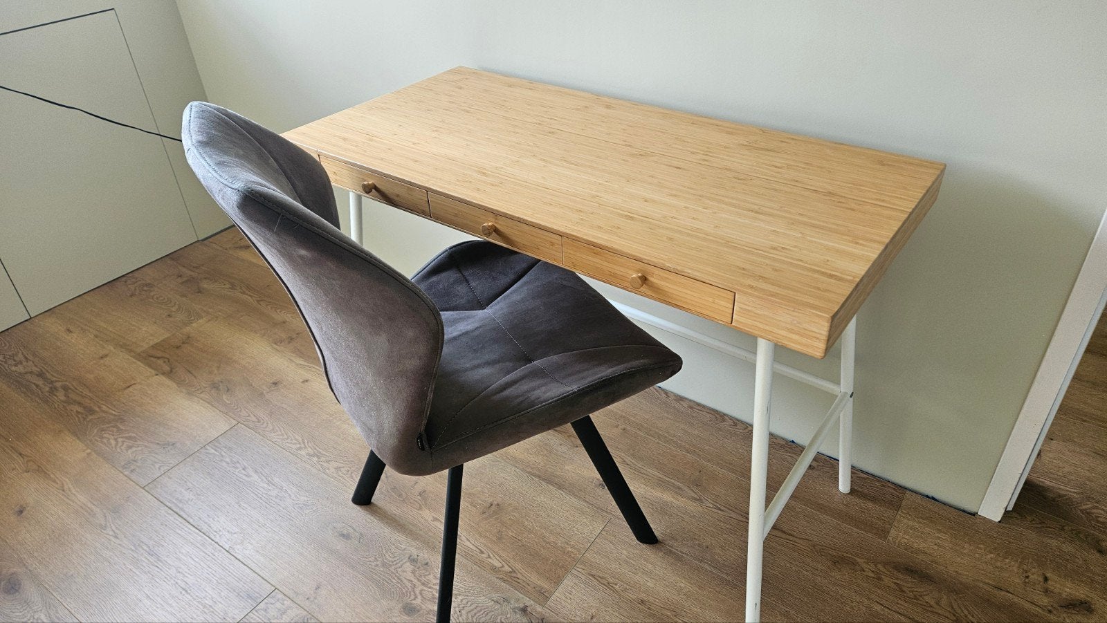Ikea Lillasen bureau / laptop tafeltje bamboe 102x49, Huis en Inrichting, Bureaus, Ophalen of Verzenden
