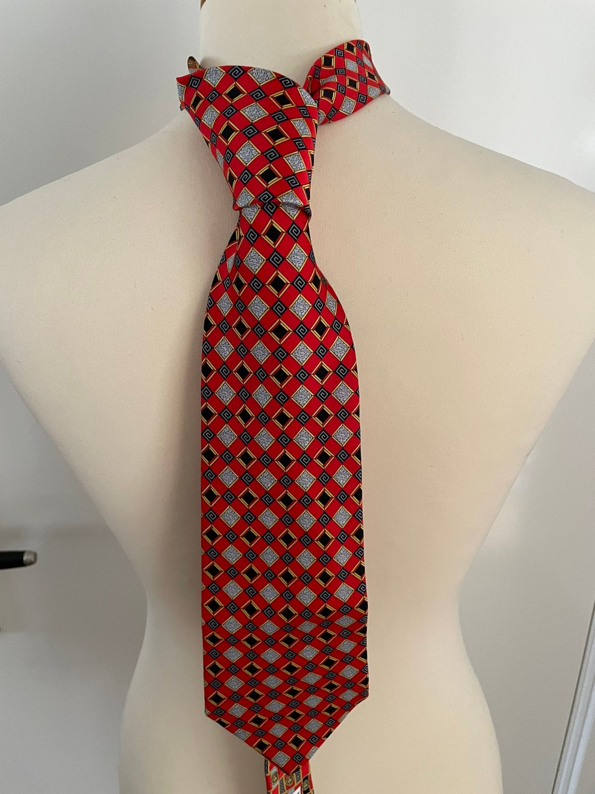 Gianni Versace stropdas rood zijde vintage, Kleding | Heren, Stropdassen, Ophalen of Verzenden, Zo goed als nieuw, Rood
