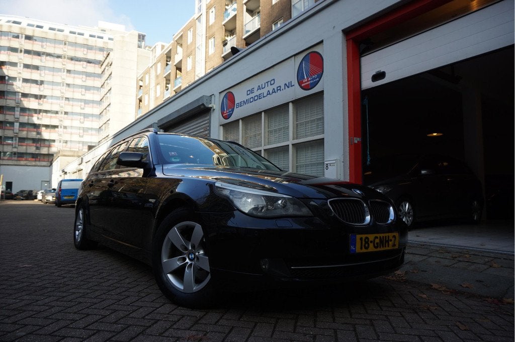 BMW 5 Serie Touring 523i Executive | Panoramadak | Leer | Ma, Achterwielaandrijving, Gebruikt, Zwart, Zwart