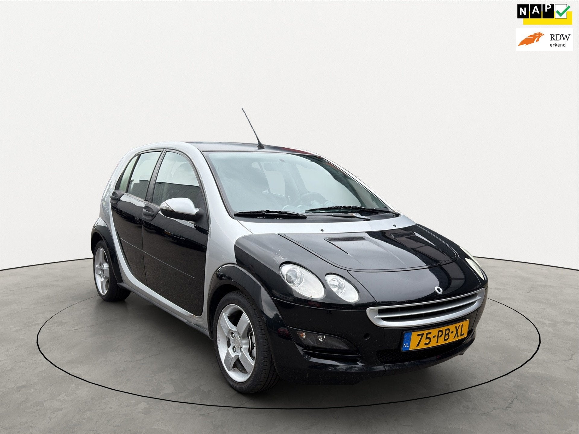 Smart Forfour 1.5 pulse | Airco | Pano | Automaat |, Stof, 4 cilinders, Electronic Stability Program (ESP), Origineel Nederlands