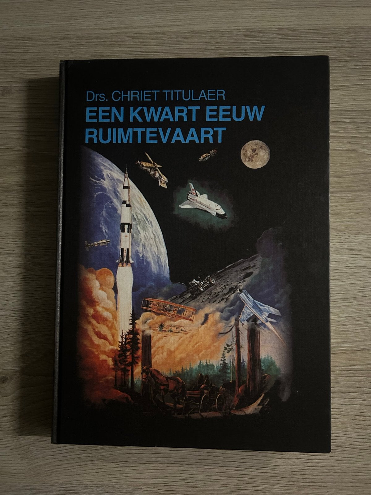 Een Kwart Eeuw Ruimtevaart - Drs. Chriet Titulaer, Boeken, Ophalen of Verzenden, Gelezen, Natuurwetenschap