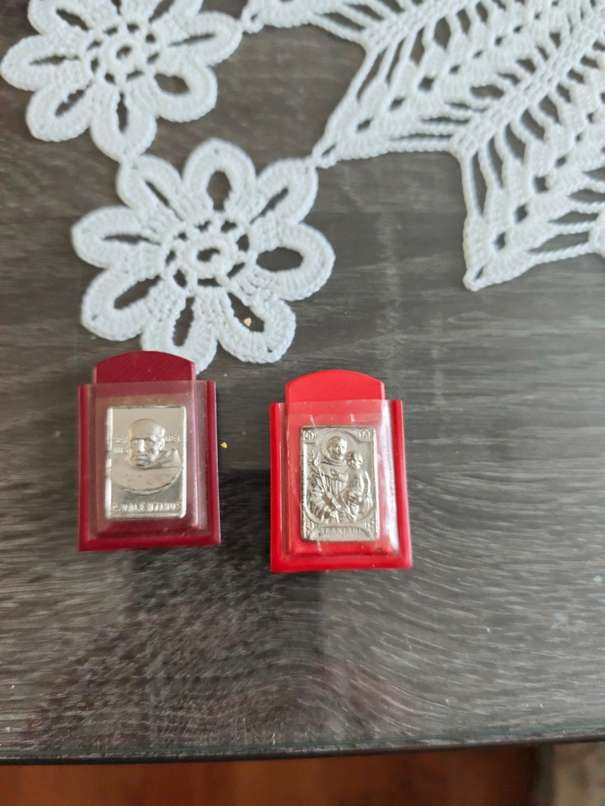 Set van 2 Vintage Religieuze Medaillons in Etui, Ophalen of Verzenden