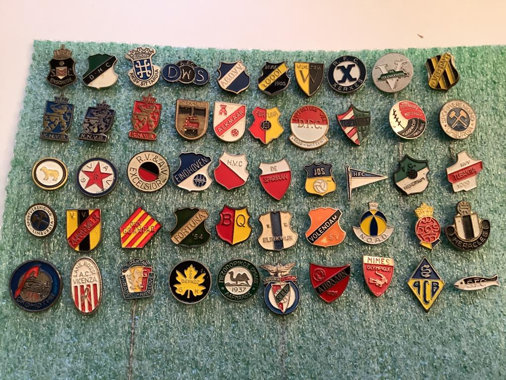 40 metalen voetbalspeldjes, Ophalen of Verzenden, Zo goed als nieuw, Buitenlandse clubs, Poster, Plaatje of Sticker