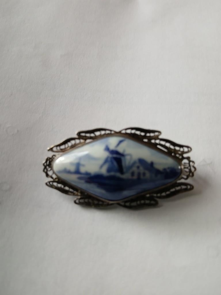 Zilveren broche met Delfts blauw, Antiek en Kunst, Ophalen of Verzenden