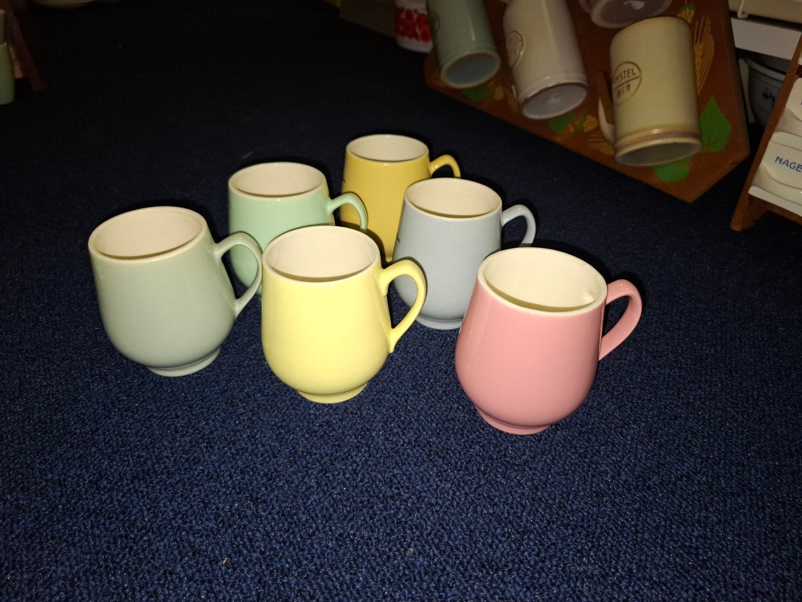 set pastel bekers v Regout, Ophalen