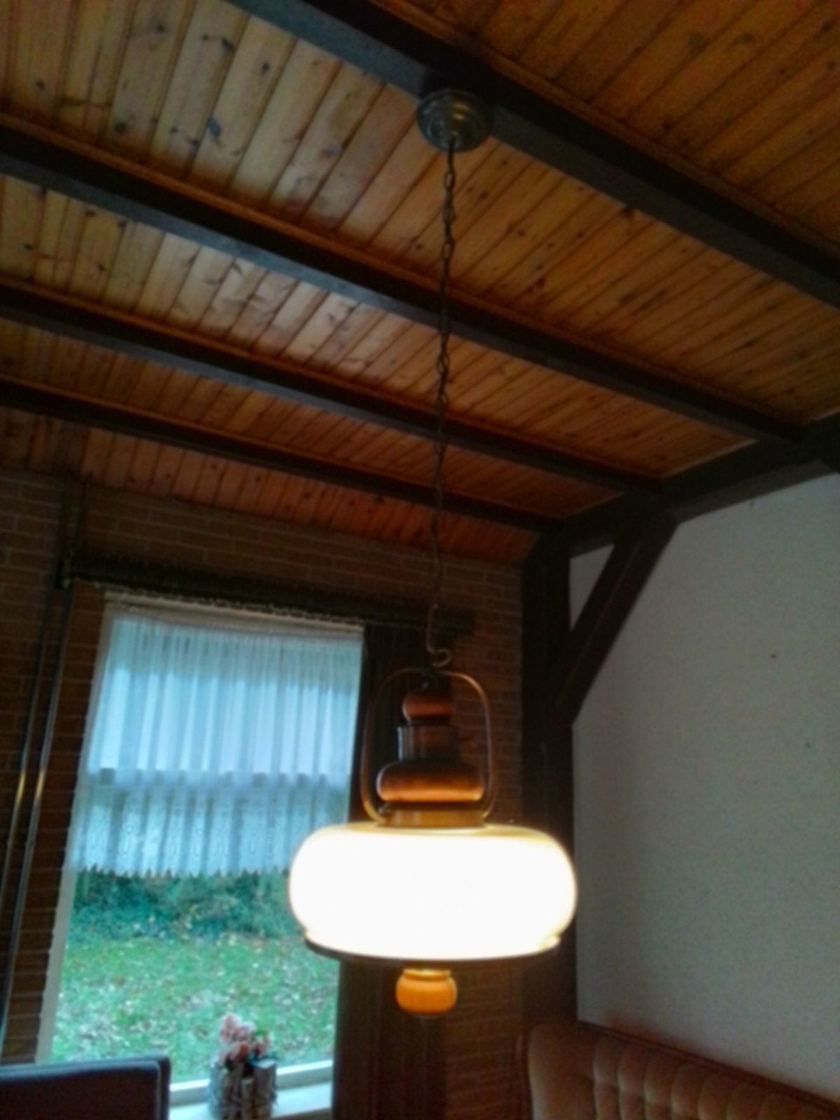 Vintage hanglamp met opaalglas en houten details, Zo goed als nieuw, Vintage, Retro, Landelijk, Glas, E27 (groot)