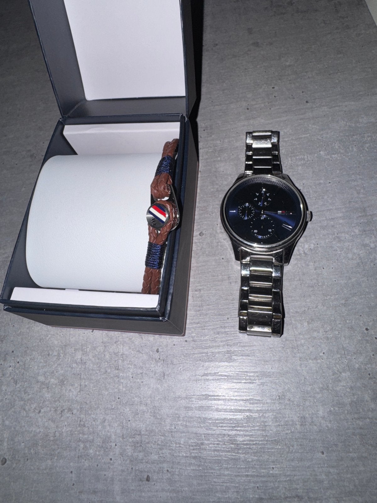 Tommy Hilfiger horloge met armbandje, Overige merken, Gebruikt, Staal, Polshorloge