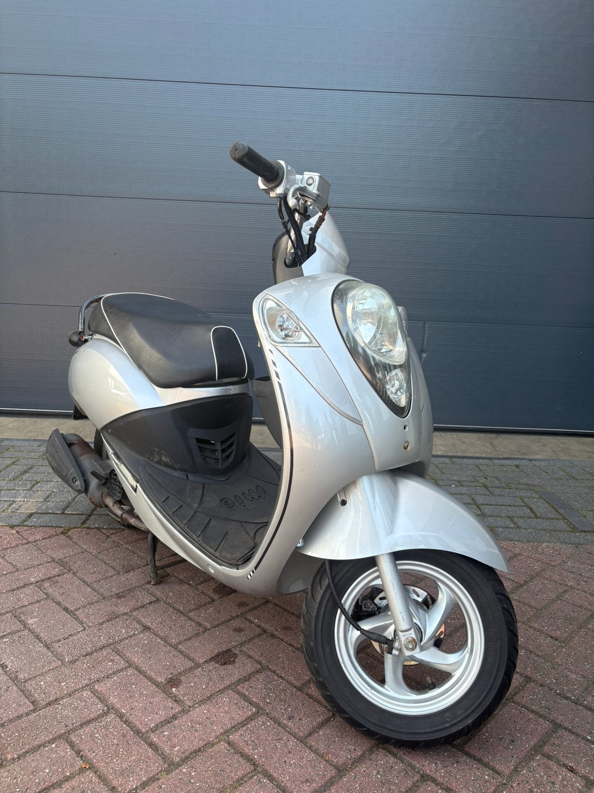 Sym mio 100cc BROM nieuwstaat, Fietsen en Brommers, Scooters | SYM, Maximaal 45 km/u, Zo goed als nieuw, 100 cc, Benzine