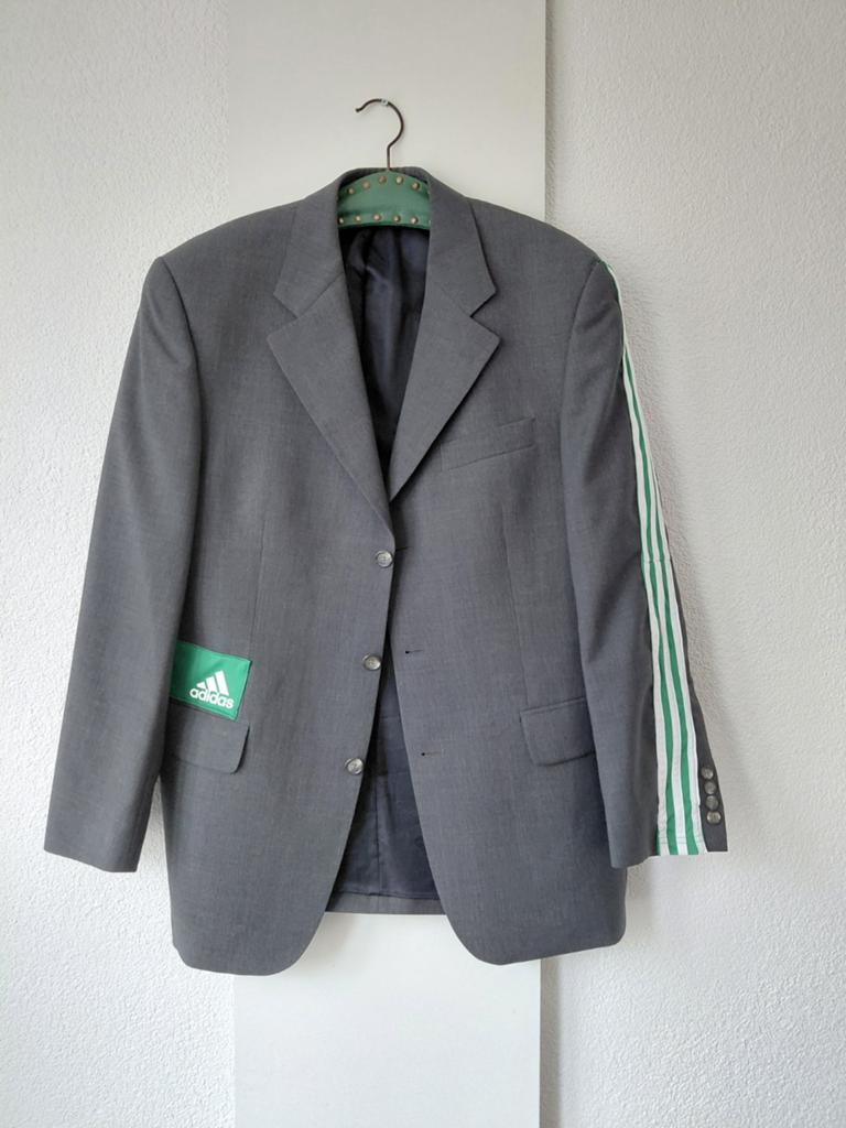 ADIDAS upcycled blazer m/l, Maat 38/40 (M), Adidas, Ophalen of Verzenden, Zo goed als nieuw