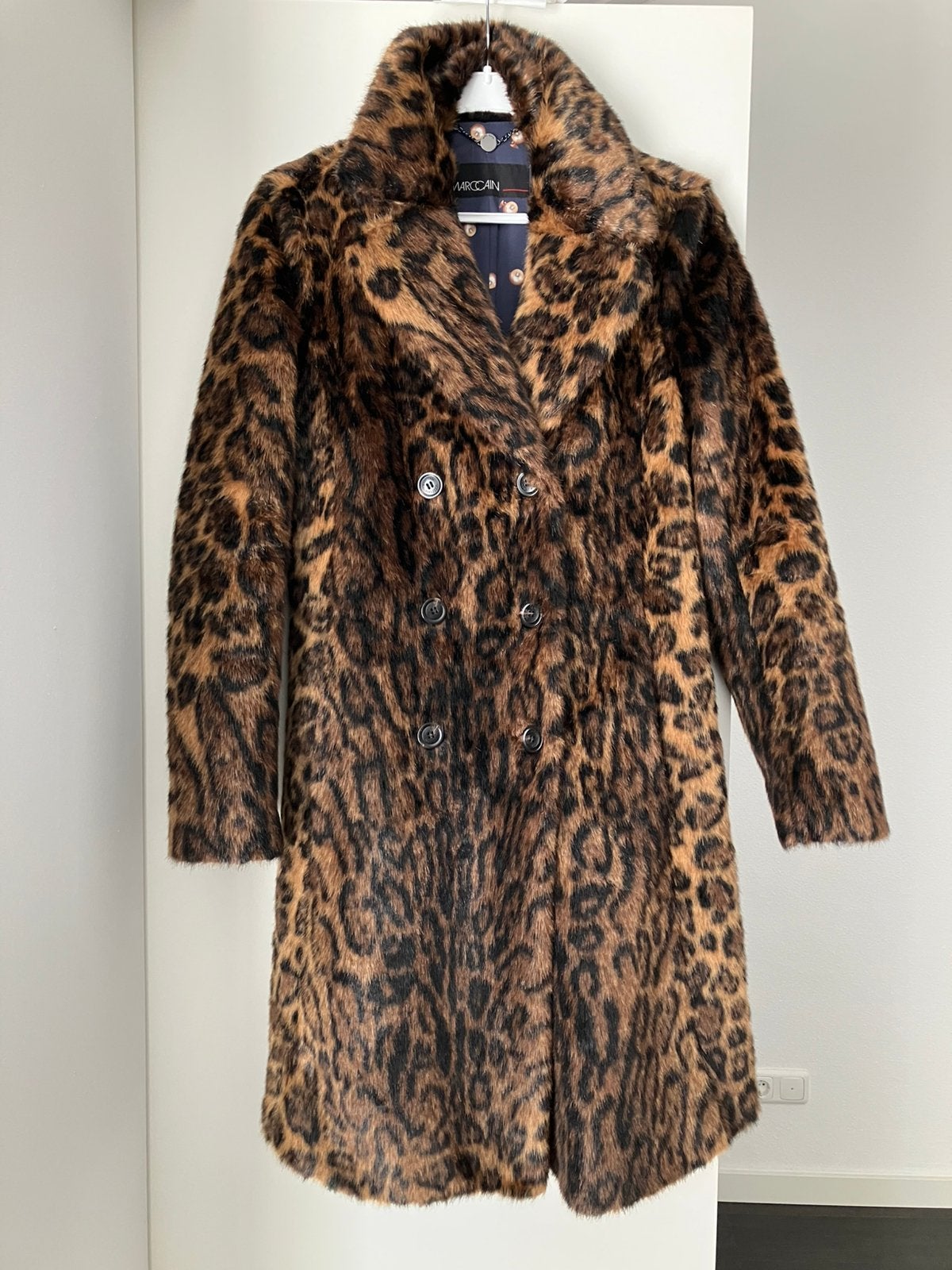 Marccain Long Coat – Leopard Print | 38, Maat 38/40 (M), Bruin, Ophalen of Verzenden, Zo goed als nieuw