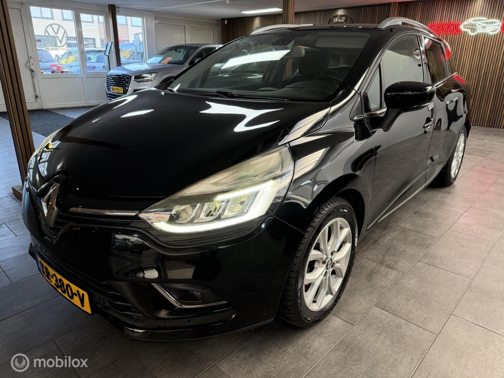 Renault Clio Estate 1.2 TCe Intens|Stoel Verw.|Camera|Automa, Gebruikt, 4 cilinders, 635 kg, Zwart